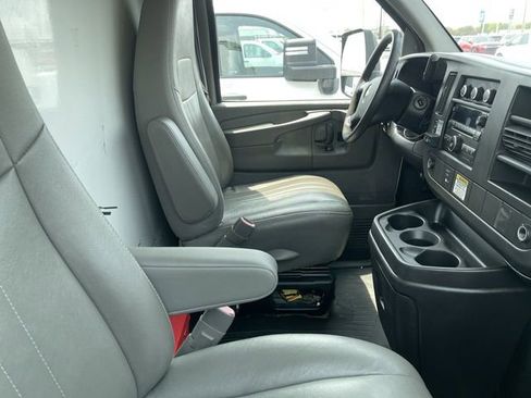 Used 2014 Chevrolet Express 4500 w/ RV Package RWD image 9