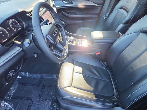 Used 2023 Jeep Grand Cherokee Overland image 24