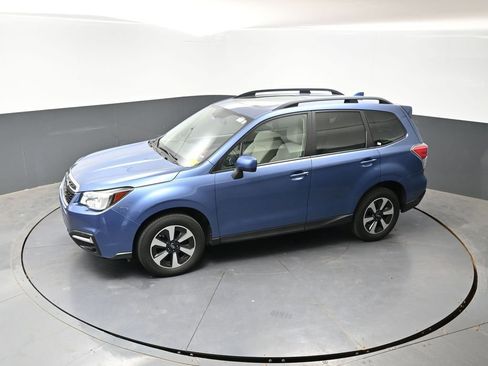 Used 2018 Subaru Forester 2.5i Premium w/ All-Weather Package AWD/4WD image 17