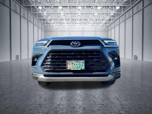 Used 2024 Toyota Grand Highlander AWD image 13