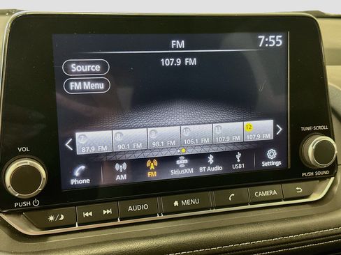Used 2025 Nissan Rogue SV AWD/4WD image 21