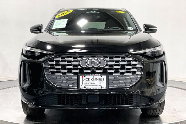 Used 2025 Audi Q5 Premium w/ Convenience Package AWD/4WD image 2