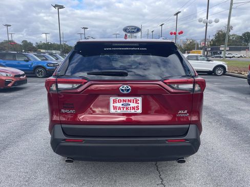 Used 2022 Toyota RAV4 XLE Premium image 5