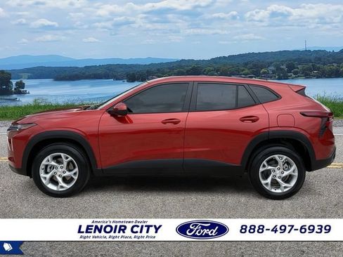 Used 2024 Chevrolet Trax LS w/ LS Convenience Package FWD image 6