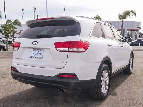 Used 2016 Kia Sorento LX w/ LX Convenience Package image 9