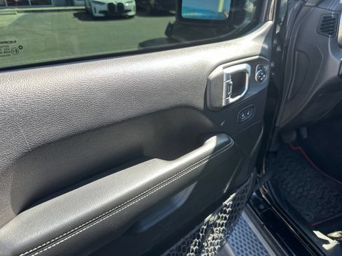 Used 2020 Jeep Wrangler Unlimited Sahara AWD/4WD image 16