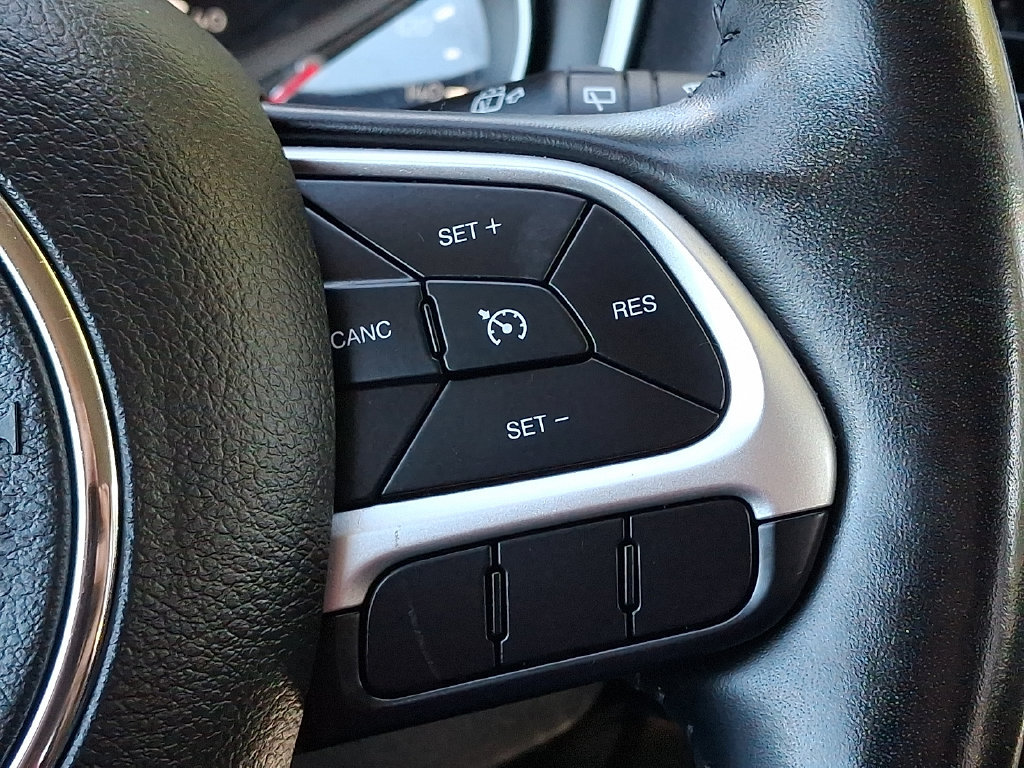 Used 2020 Jeep Compass Latitude AWD/4WD image 24