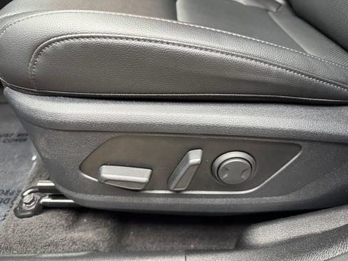 Used 2025 Kia Sportage EX FWD image 11