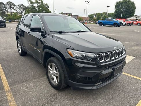 Used 2023 Jeep Compass Sport AWD/4WD image 5