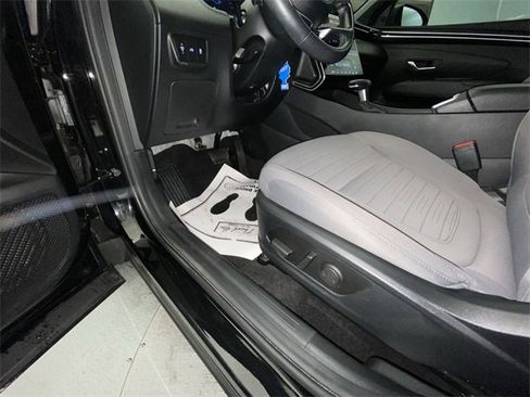 Used 2023 Hyundai Santa Cruz SEL Premium image 12