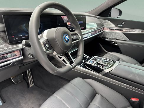 Used 2023 BMW i7 xDrive60 w/ Executive Package 2 AWD/4WD image 10