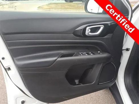 Certified 2022 Jeep Compass Altitude image 8