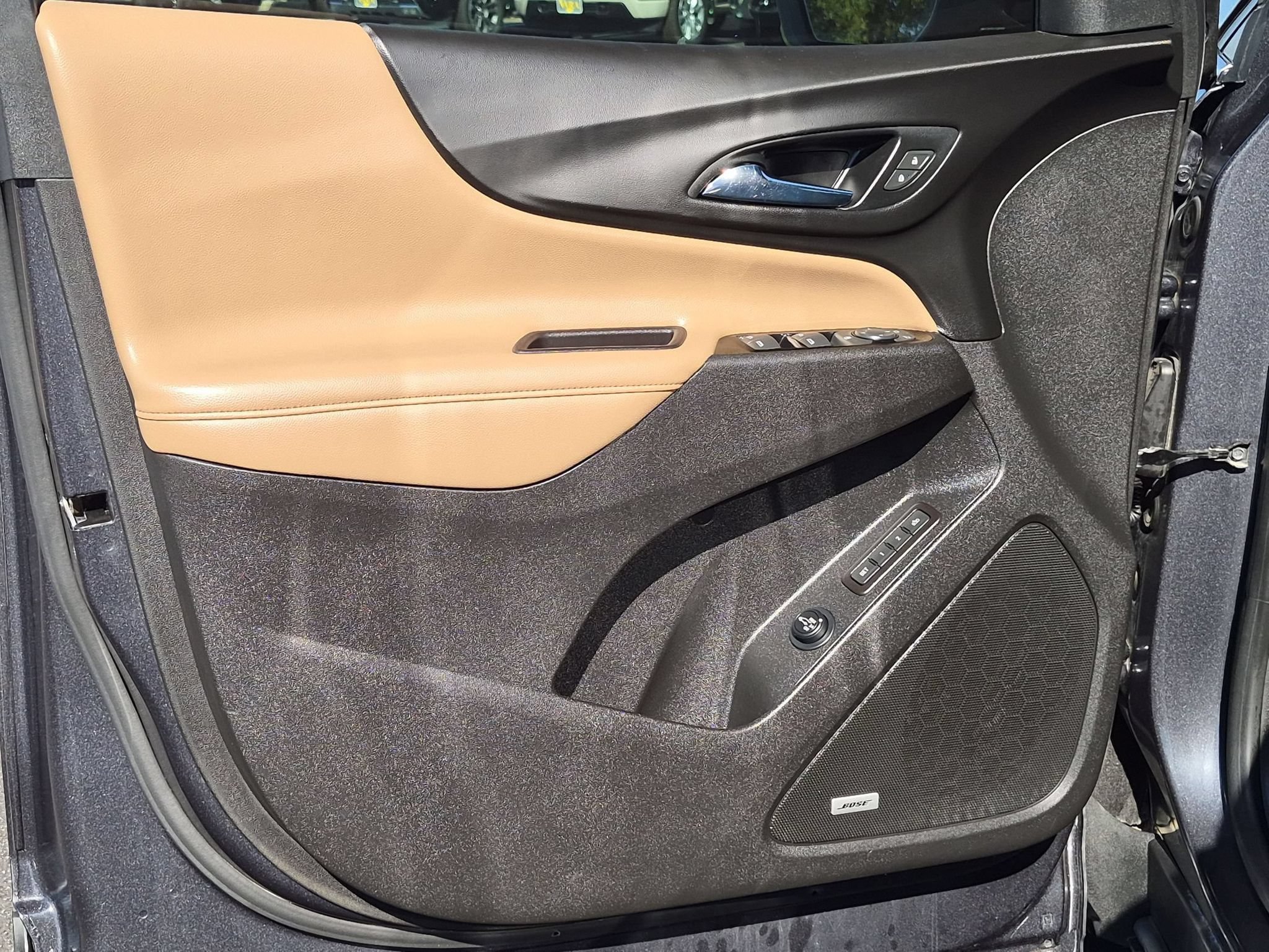 Used 2022 Chevrolet Equinox Premier FWD image 11