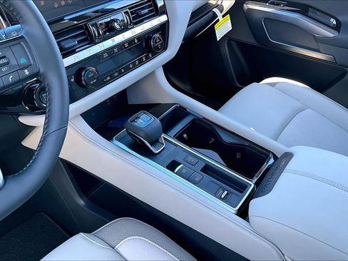 New 2026 Nissan Pathfinder SL image 7