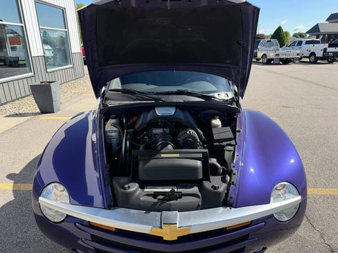 Used 2004 Chevrolet SSR w/ Preferred Equipment Group RWD image 28
