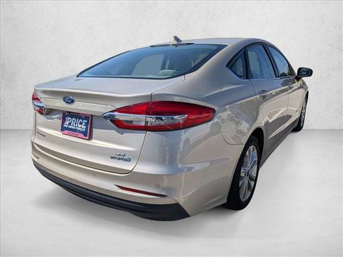 Used 2019 Ford Fusion SE FWD image 5
