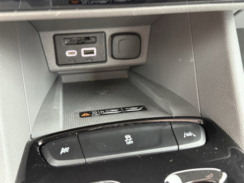 Used 2023 Chevrolet Bolt EUV Premier image 25