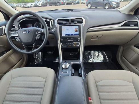 Used 2020 Ford Fusion SE FWD image 14