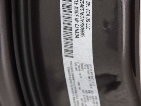 Used 2023 Chrysler Pacifica Touring-L image 33