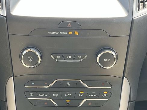 Used 2020 Ford Edge SEL w/ Convenience Package FWD image 16