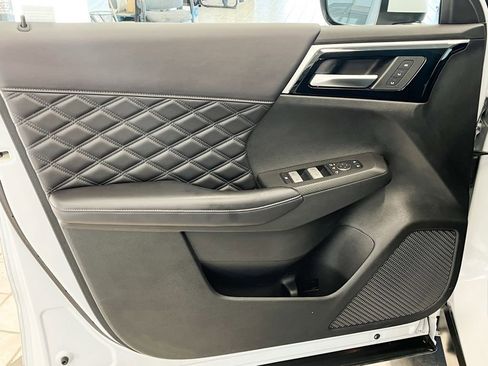 Used 2022 Mitsubishi Outlander SEL image 16