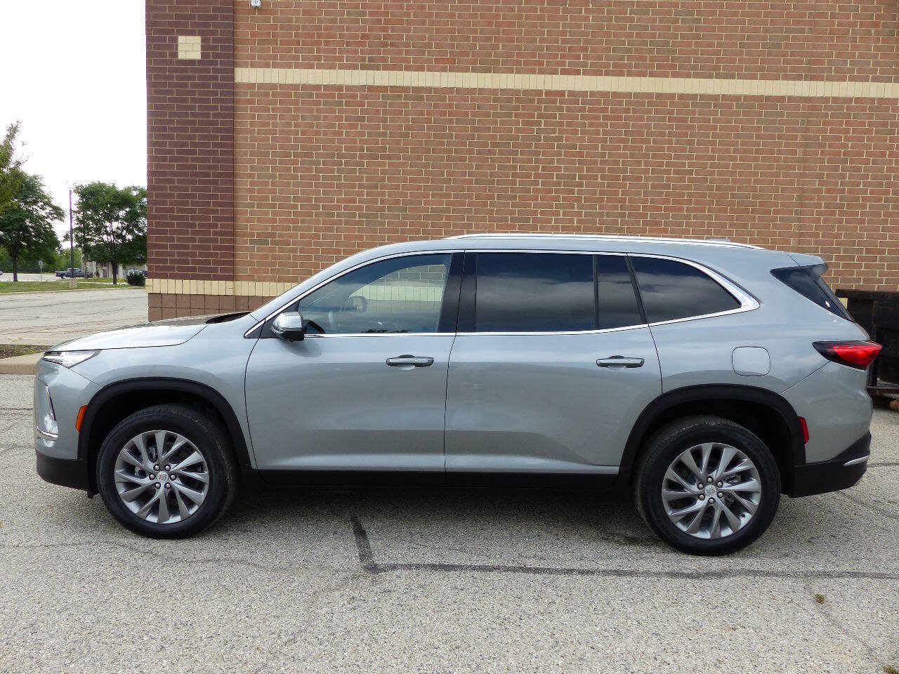 Used 2026 Buick Enclave Preferred w/ LPO, Floor Liner Package FWD image 5