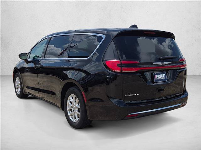 Used 2024 Chrysler Pacifica Touring-L FWD image 7