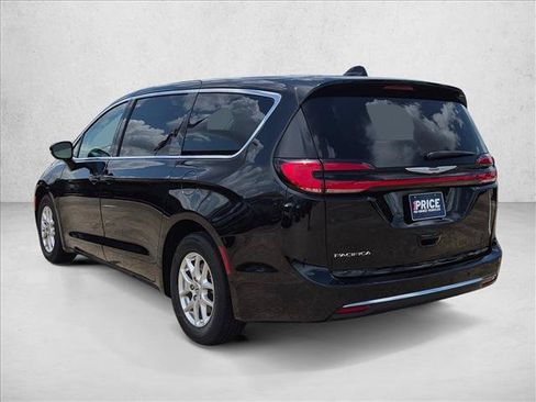 Used 2024 Chrysler Pacifica Touring-L FWD image 7
