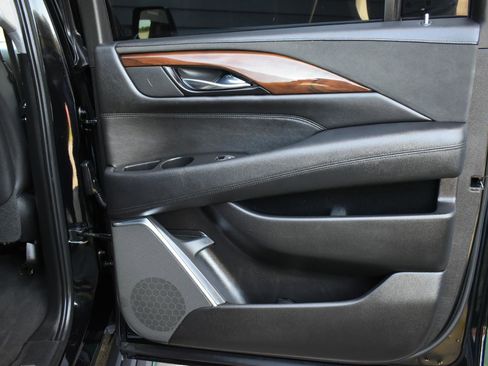 Used 2020 Cadillac Escalade ESV Premium Luxury image 39