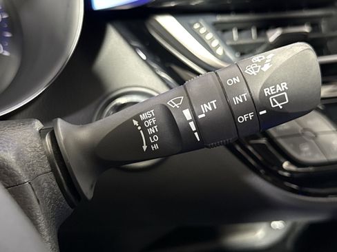 Used 2022 Toyota C-HR XLE image 22