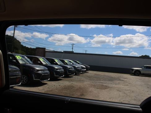 Used 2024 Kia Carnival SX FWD image 34