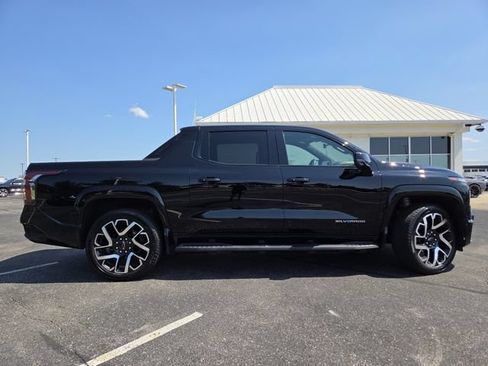 Used 2025 Chevrolet Silverado EV RST AWD/4WD image 19