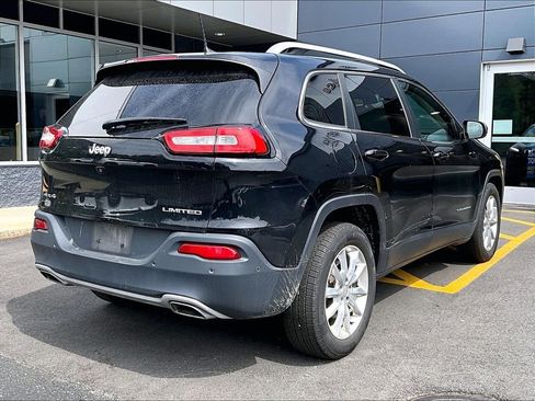 Used 2017 Jeep Cherokee Limited w/ Luxury Group AWD/4WD image 4