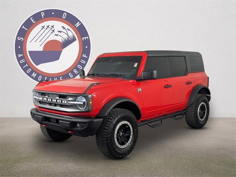 Used 2023 Ford Bronco Big Bend w/ Sasquatch Package image 2