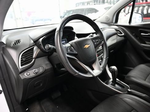 Used 2022 Chevrolet Trax LT w/ Sport Edition image 19