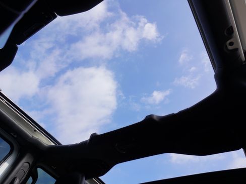 Used 2022 Jeep Wrangler Unlimited Rubicon 4xe w/ Cold Weather Group image 8