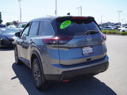 Used 2025 Nissan Rogue S FWD image 8