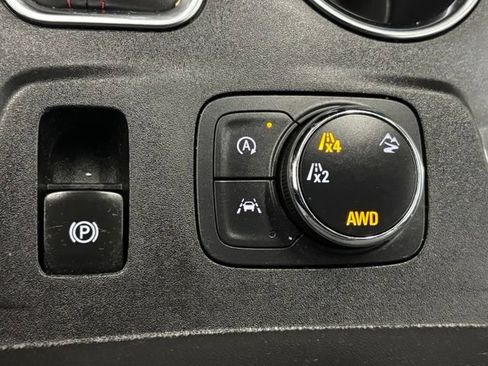 Used 2023 Chevrolet Traverse RS AWD/4WD image 41