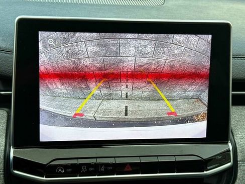 Used 2024 Jeep Compass Latitude image 16