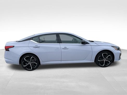 Used 2024 Nissan Altima 2.5 SR FWD image 21