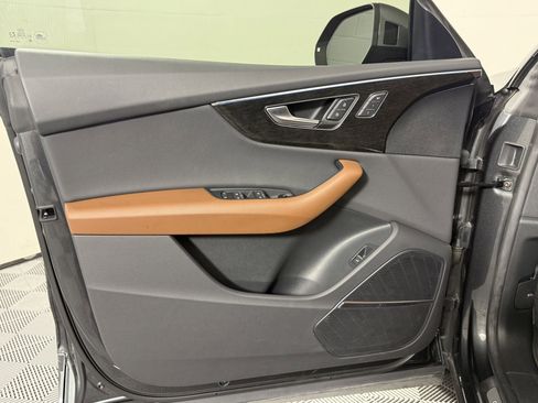 Used 2021 Audi Q8 Prestige w/ Prestige Package image 15