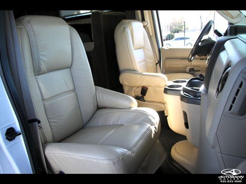 Used 2019 Ford E-450 and Econoline 450 Super Duty w/ Motorhome Prep Package image 17