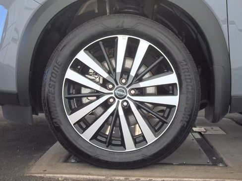 Used 2025 Nissan Pathfinder Platinum image 10