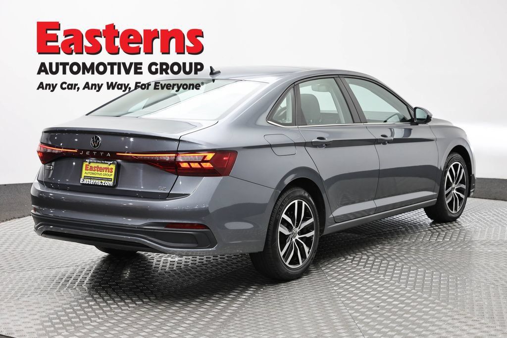 Used 2025 Volkswagen Jetta SE FWD image 5