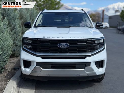 Used 2025 Ford Expedition Max Platinum AWD/4WD image 2
