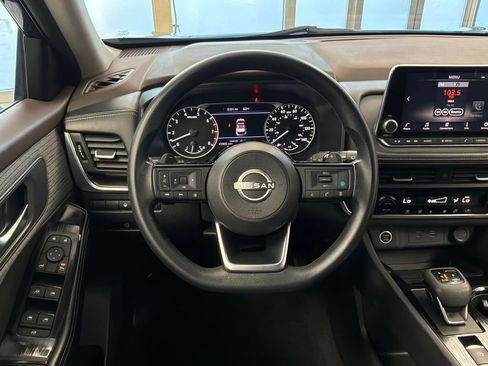 Used 2023 Nissan Rogue SV FWD image 13