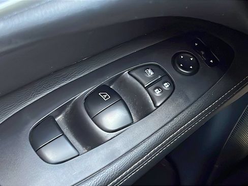 Used 2020 Nissan Pathfinder S FWD image 19