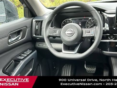 New 2025 Nissan Pathfinder SL image 26