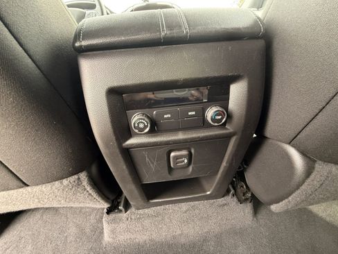 Used 2023 Chevrolet Traverse LT image 26