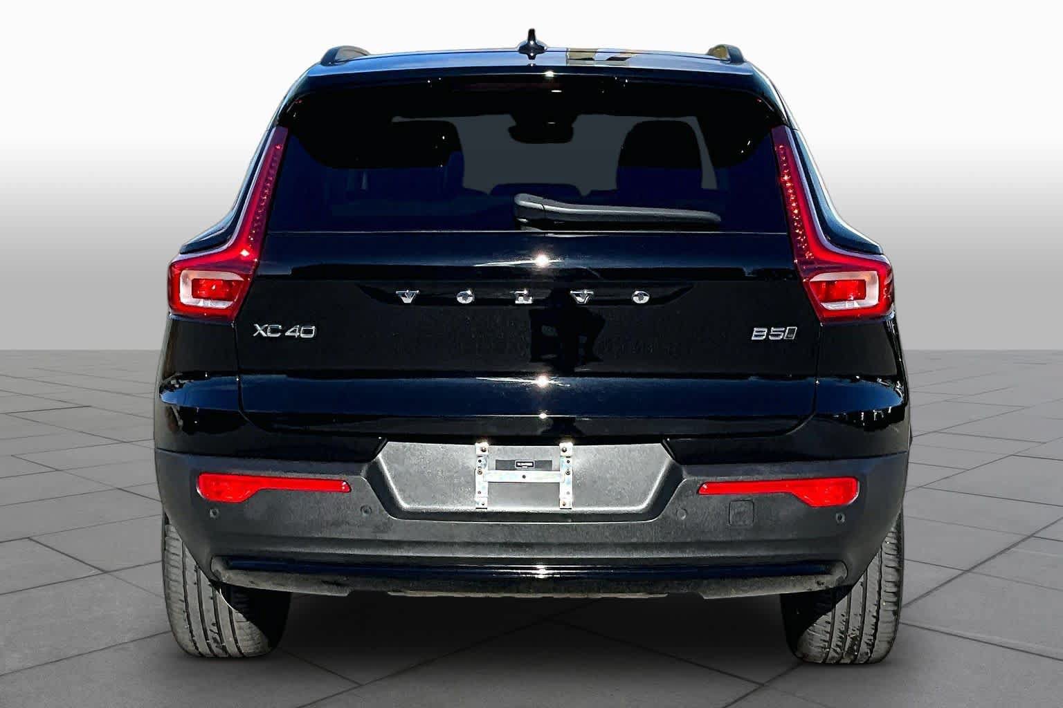 Used 2023 Volvo XC40 B5 Plus w/ Climate Package AWD/4WD image 5